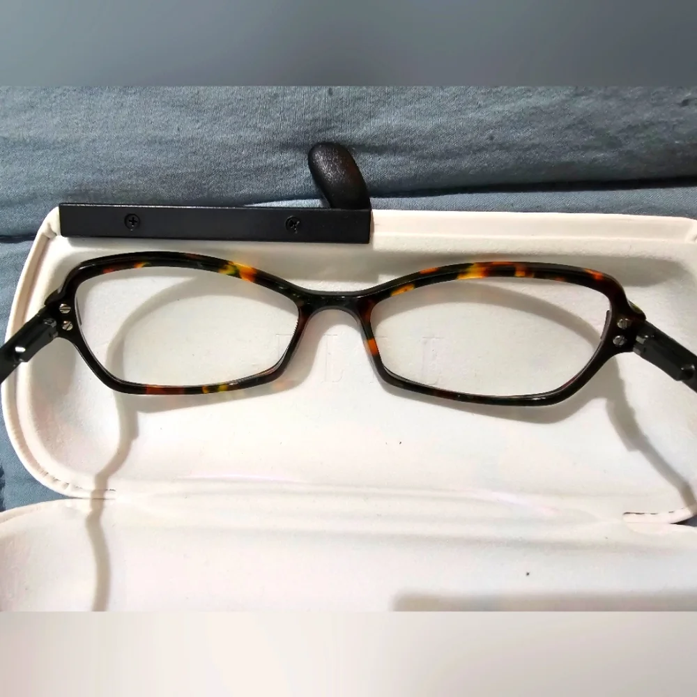 Guess Turtle Shell frames - Picture 2 of 7